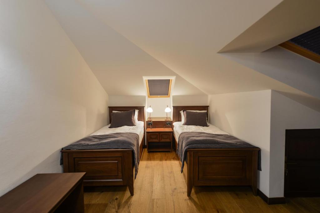 Een bed of bedden in een kamer bij Hotel Barleti