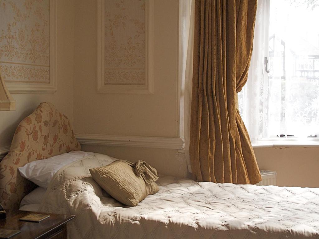 Acorn Guest House in Hull - Twin Room