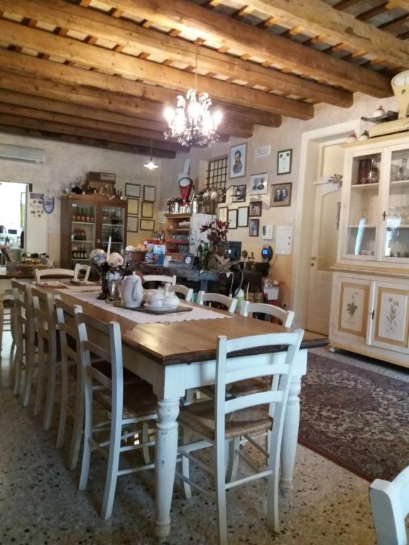 Reštaurácia alebo iné gastronomické zariadenie v ubytovaní Agriturismo Antiche Mura