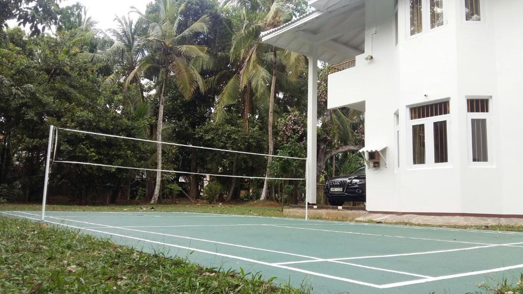 Tenis a/nebo squash v ubytování White House - Orange Hill Avenue nebo okolí