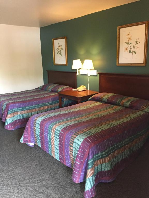 Postel nebo postele na pokoji v ubytování Hudson Plaza Motel Bayonne Jersey City