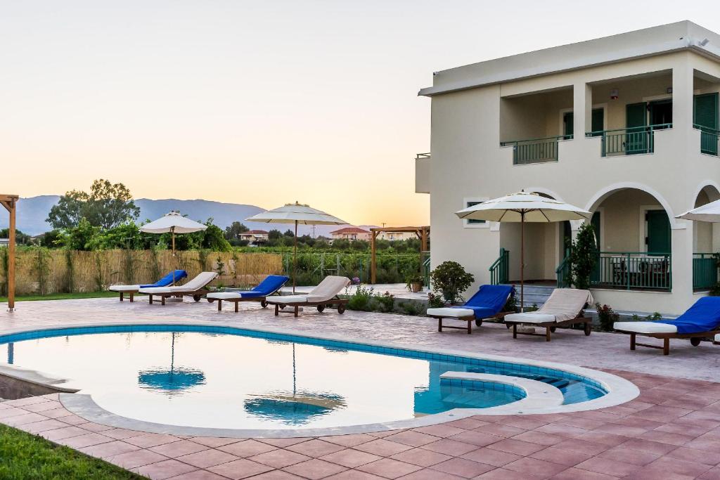 The swimming pool at or close to Villa Kampos