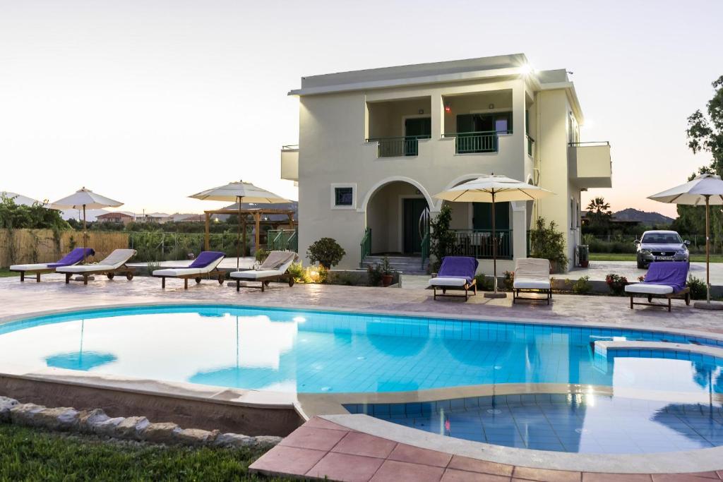 The swimming pool at or close to Villa Kampos