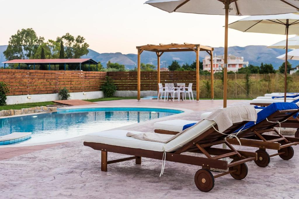The swimming pool at or close to Villa Kampos