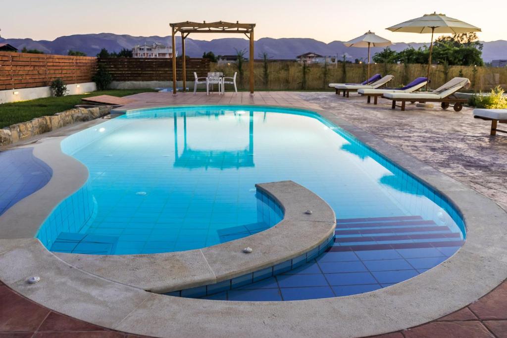 The swimming pool at or close to Villa Kampos