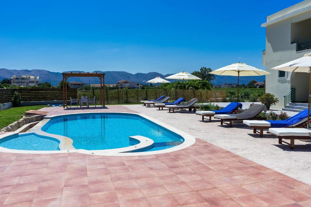 The swimming pool at or close to Villa Kampos