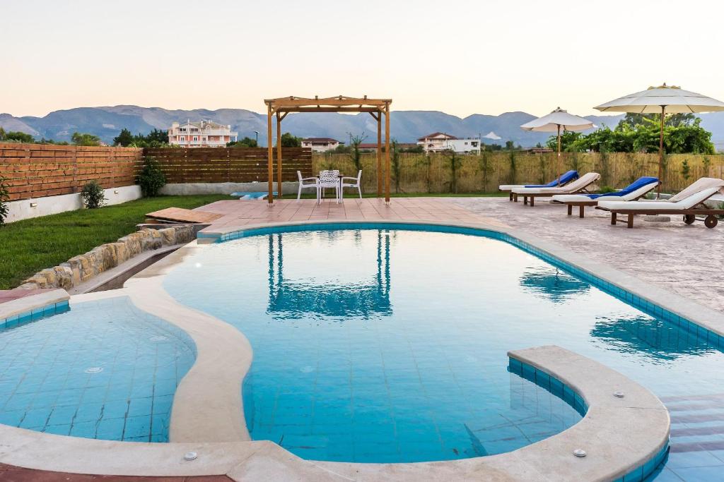 The swimming pool at or close to Villa Kampos