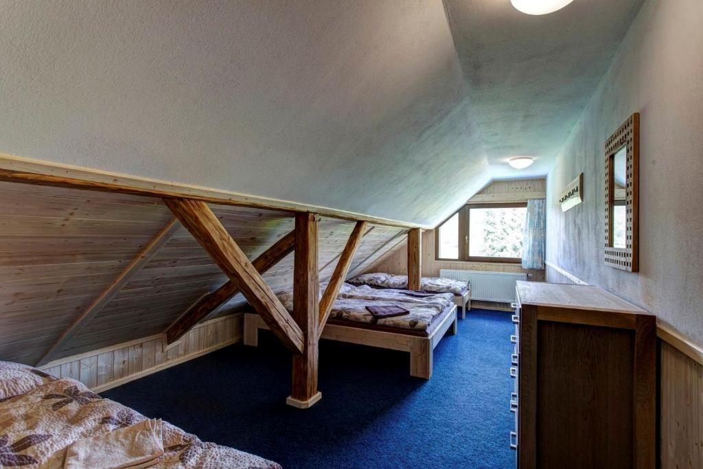 Letto o letti in una camera di Šumavská Chata