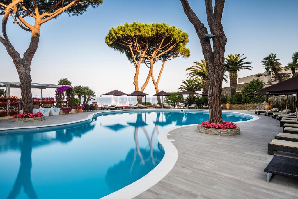 Бассейн в Cala del Porto Punta Ala - Preferred Hotels или поблизости