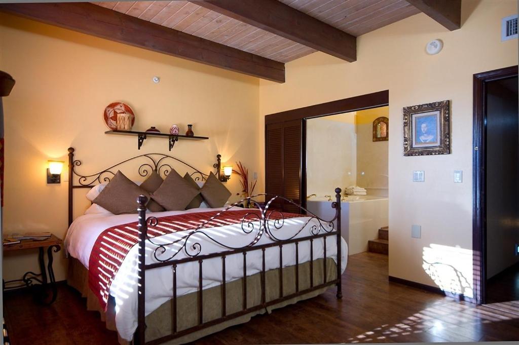 Postel nebo postele na pokoji v ubytování Sedona Views Bed and Breakfast