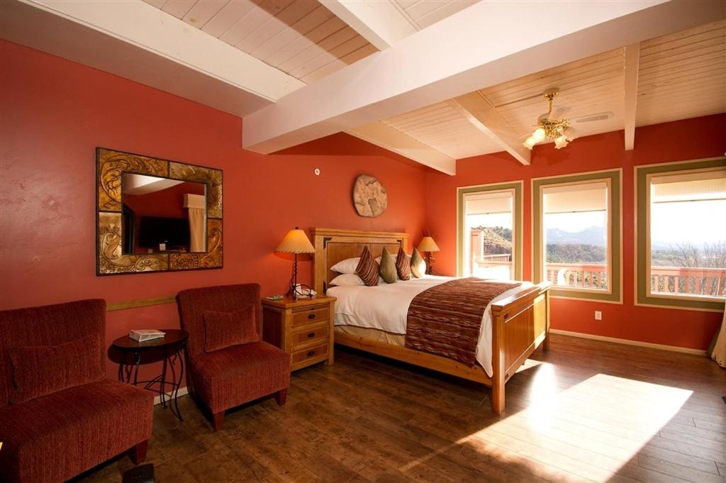 Postel nebo postele na pokoji v ubytování Sedona Views Bed and Breakfast