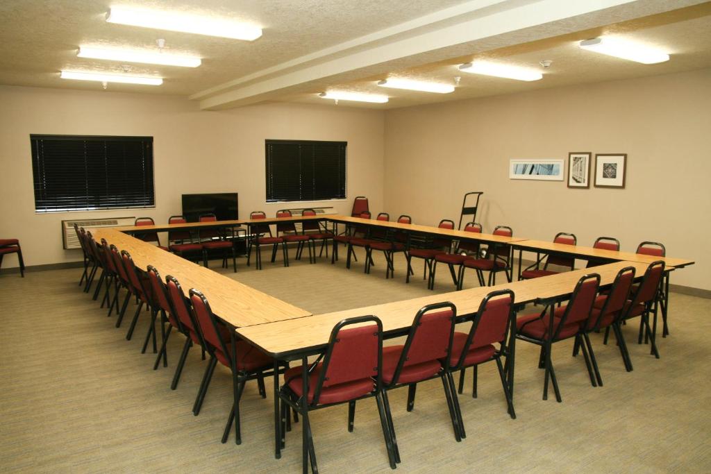 Konferenční prostory v ubytování Country Inn & Suites by Radisson, Prineville, OR