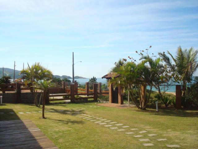  Sobrado frente pro mar