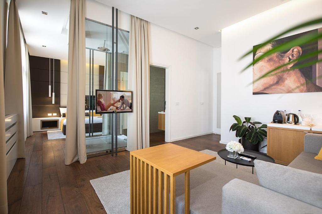 TV a/nebo společenská místnost v ubytování Dominic Smart & Luxury Suites - Terazije