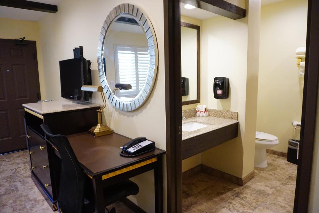 Tuscan Garden Inn - Economy Double Room