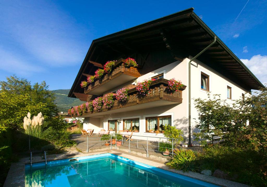 Bazén v ubytování Bed&Breakfast Pension Hilpold nebo v jeho okolí
