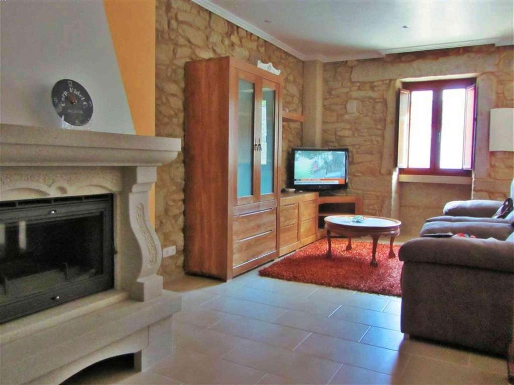 TV a/nebo společenská místnost v ubytování Casa Cascada do Ezaro