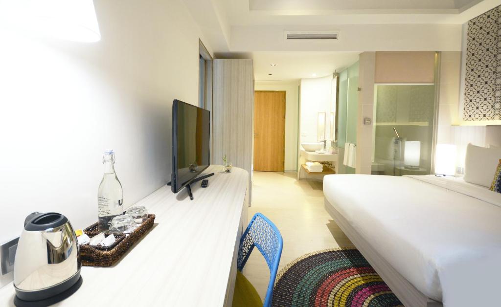 TV a/nebo společenská místnost v ubytování Hue Hotels and Resorts Puerto Princesa Managed by HII