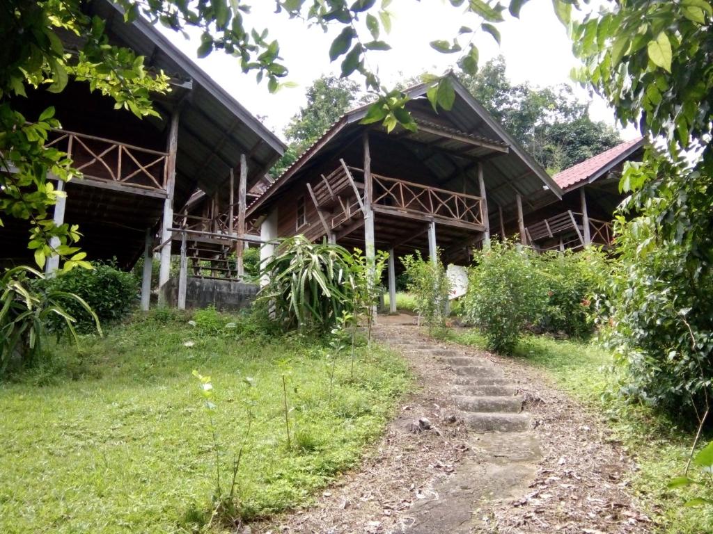 a house with a dirt road in front of it at Tabeak View Point in Ko Yao Noi