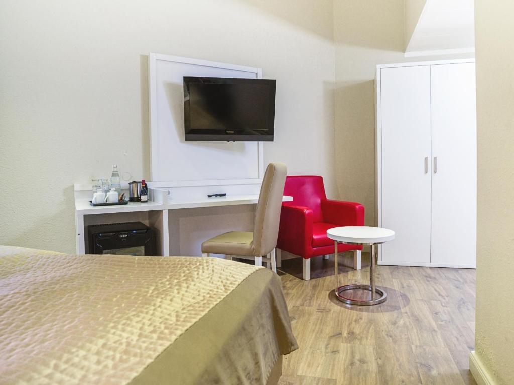 Televízia a/alebo spoločenská miestnosť v ubytovaní Hotel Domicil Hamburg by Golden Tulip