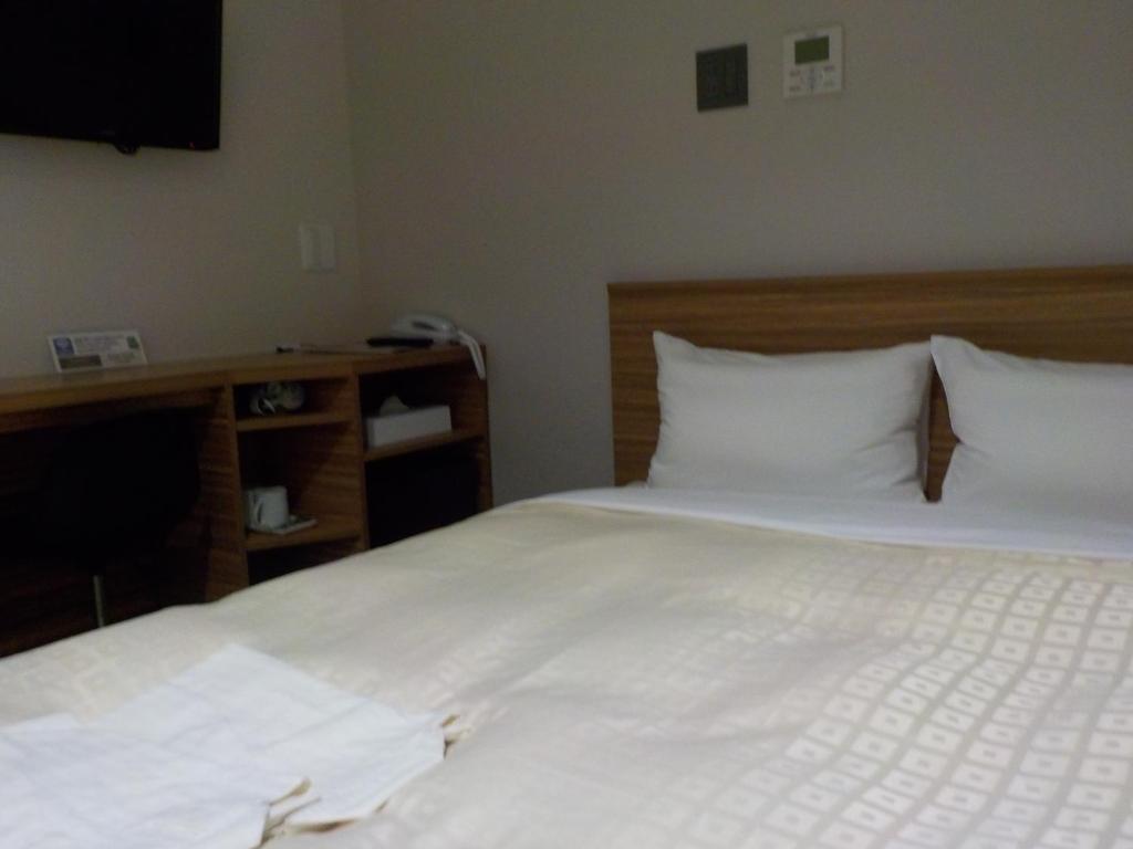 Postel nebo postele na pokoji v ubytování Hotel Crown Hills Katsuta Nigo Motomachiten