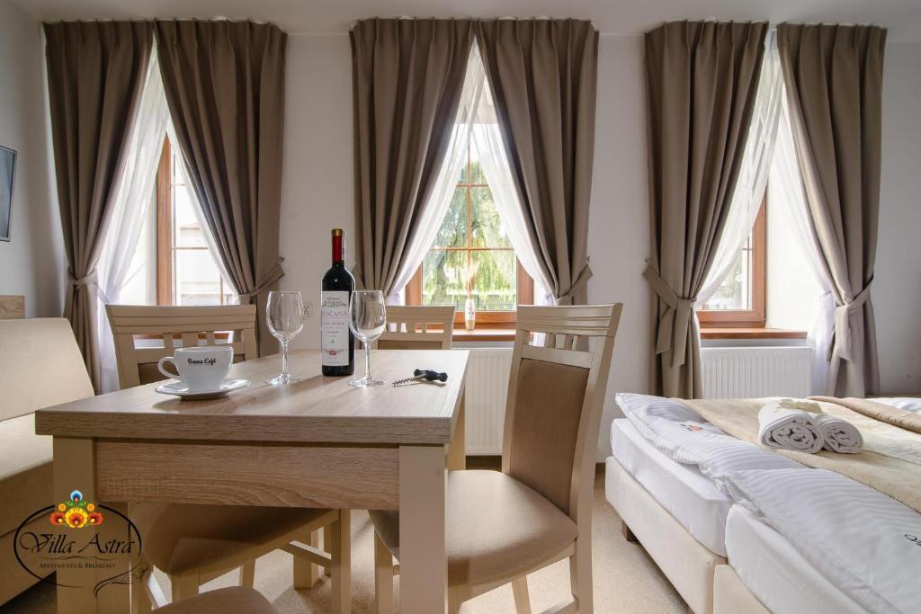 Villa Astra - Apartments & Restaurant - 17