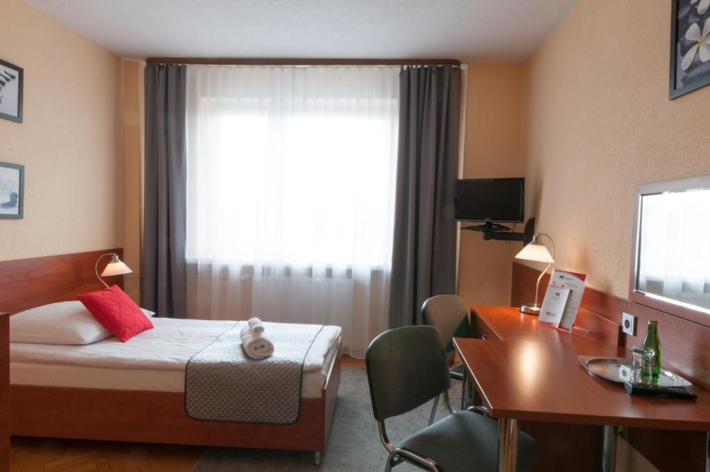 Hotel Komes - Premium Single Room