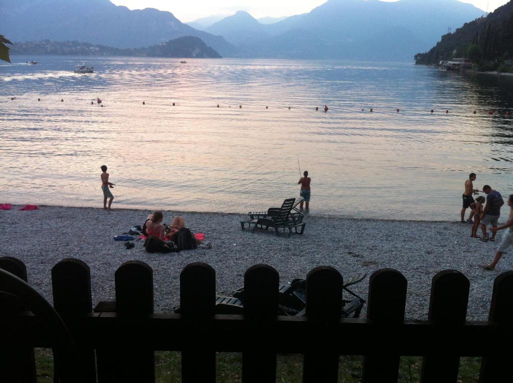 a group of people on a beach near a body of water at B&B Le Ortensie -Lago di Como in Lierna