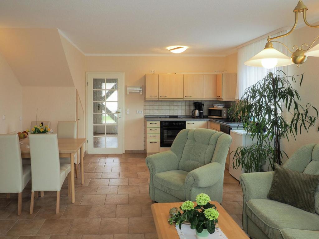 Modernes Apartment in Kuehlungsborn mit Garten