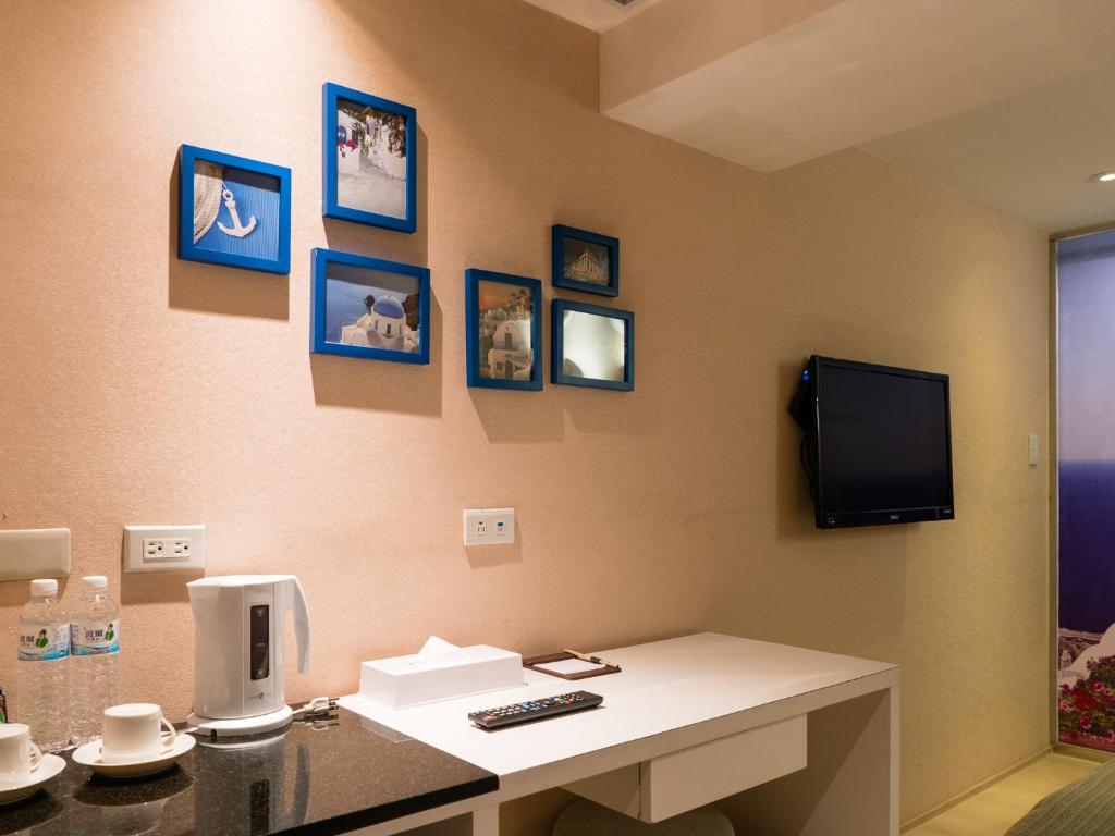 TV a/nebo společenská místnost v ubytování E-House Hotel