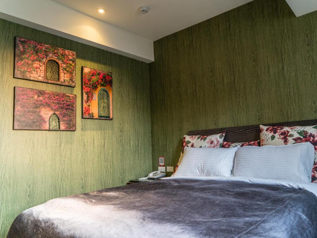 Postel nebo postele na pokoji v ubytování E-House Hotel