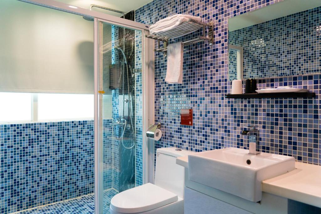 Koupelna v ubytování E-House Hotel