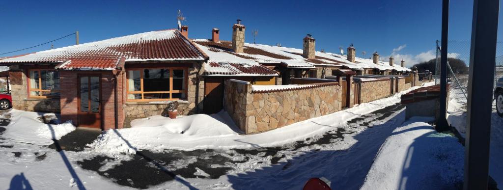 Gredos Casa Rural Los Treboles during the winter