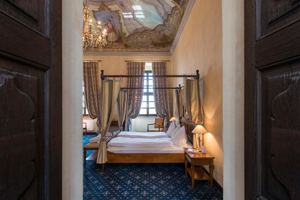 Postel nebo postele na pokoji v ubytování Sunstar Hotel Piemont Castello di Villa