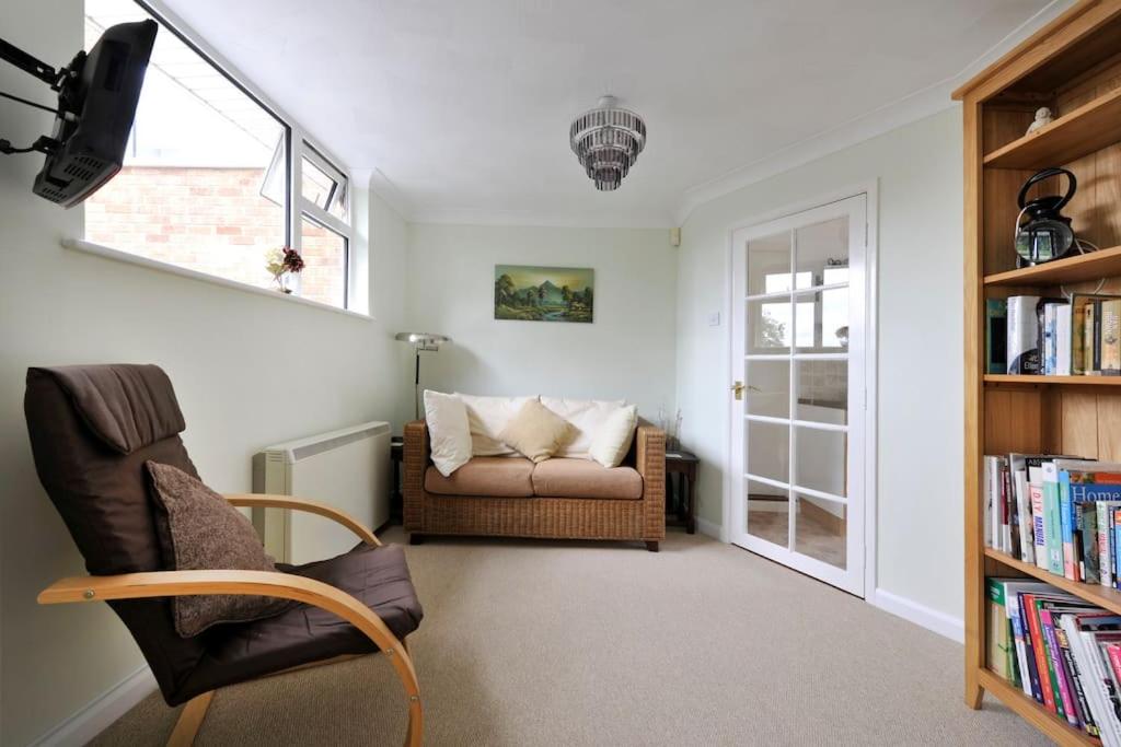 A seating area at Saurden Guest Apartment