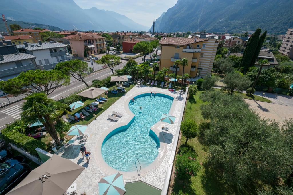 Nespecifikovaný výhled na hory nebo výhled na hory při pohledu z hotelu