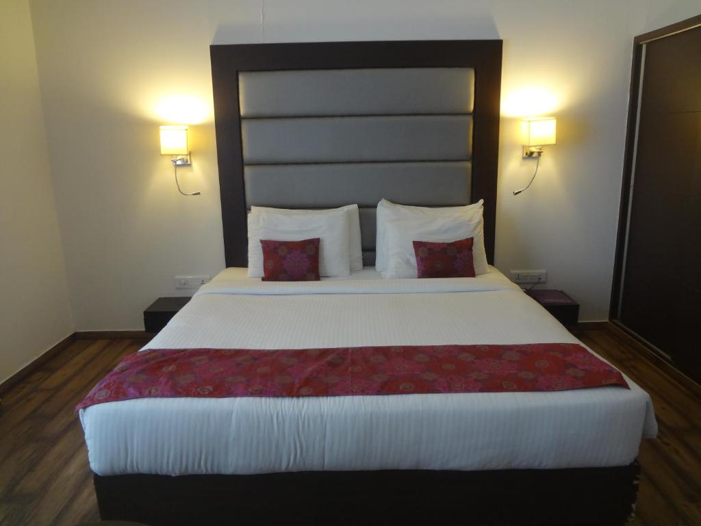 Postel nebo postele na pokoji v ubytování Veronica Hotel
