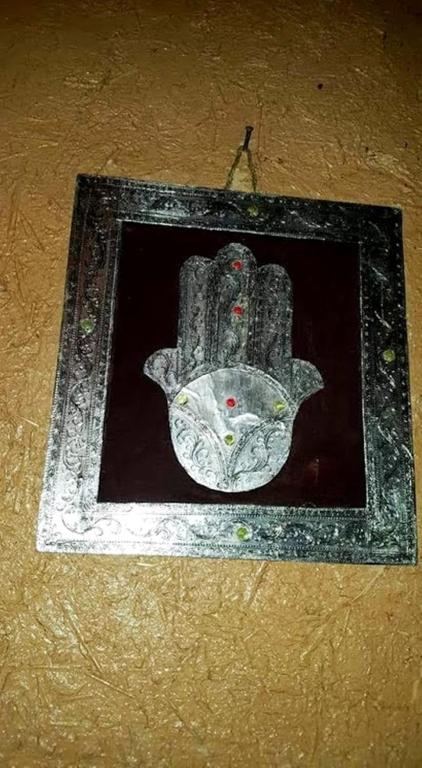a picture in a frame hanging on a wall at Tarmguist in Tighmert