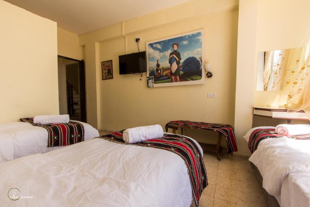 Postel nebo postele na pokoji v ubytování Daher Guest House Nazareth