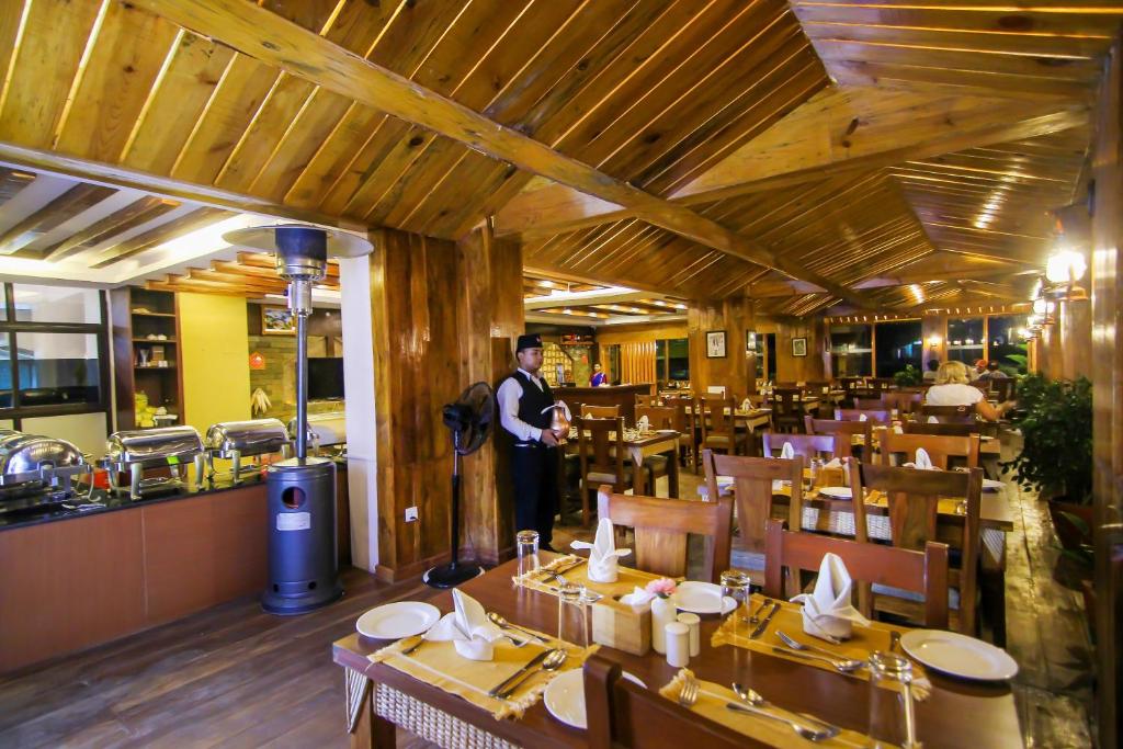 Restoran või mõni muu söögikoht majutusasutuses Kuti Resort & Spa