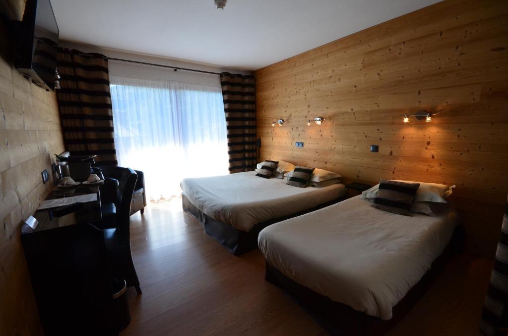 Postel nebo postele na pokoji v ubytování Hôtel Edelweiss