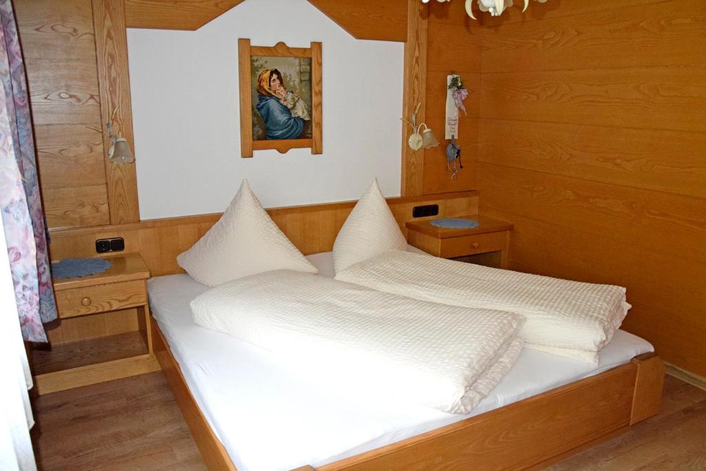 Postel nebo postele na pokoji v ubytování Ferienwohnung Tux