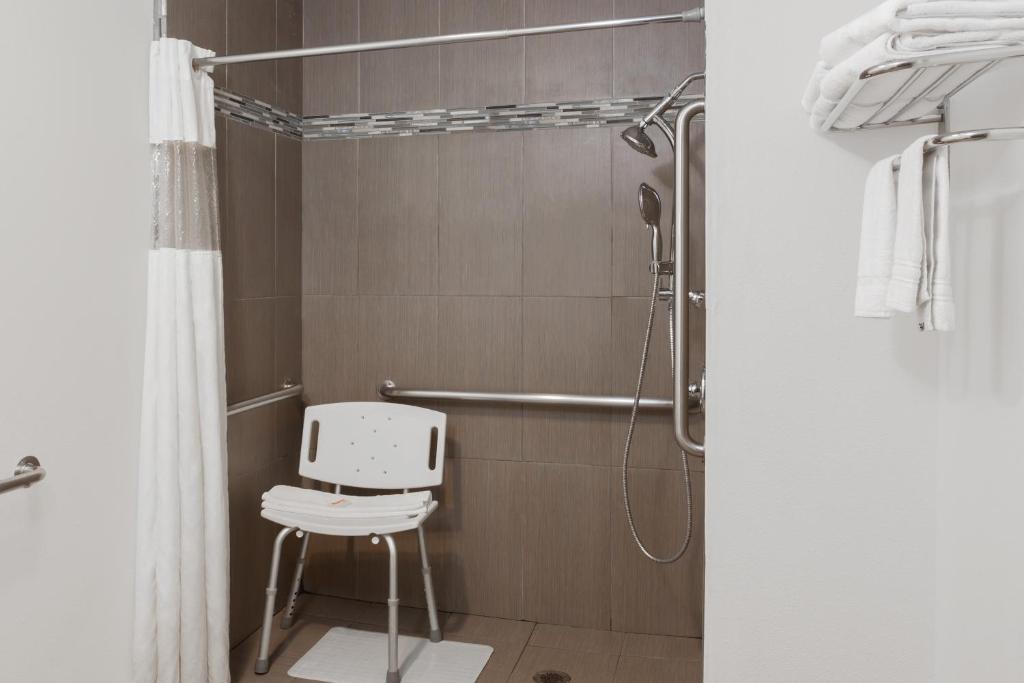 Super 8 by Wyndham Santa Clarita/Valencia - King Suite - No Fumadores