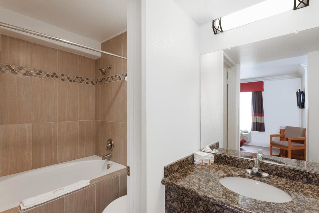 Super 8 by Wyndham Santa Clarita/Valencia - Dos Camas Dobles: No Fumar