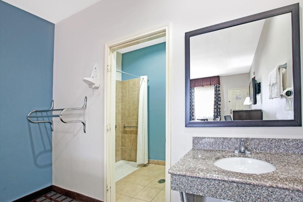 Super 8 by Wyndham Houston North I-45 - Chambre Double De Luxe Avec Deux Lits Doubles - Non-fumeurs
