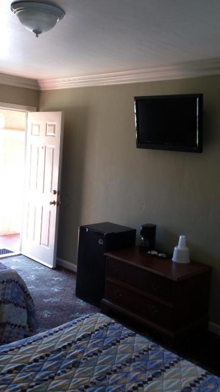 Santa Ana Travel Inn - Double Room With Two Double Beds