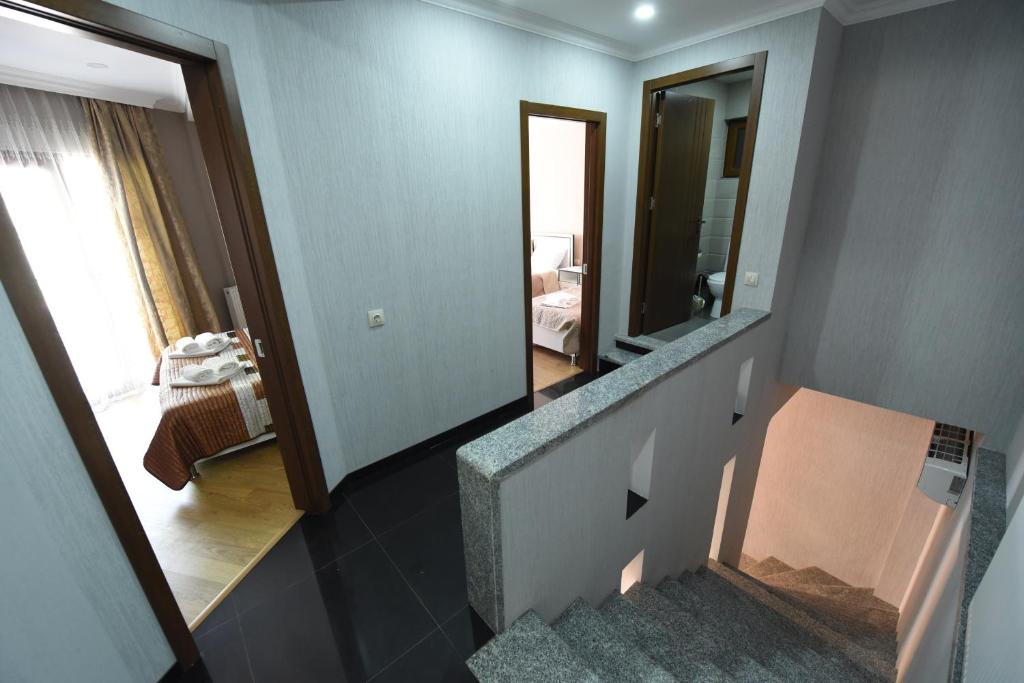 Postel nebo postele na pokoji v ubytování New House in Old Tbilisi