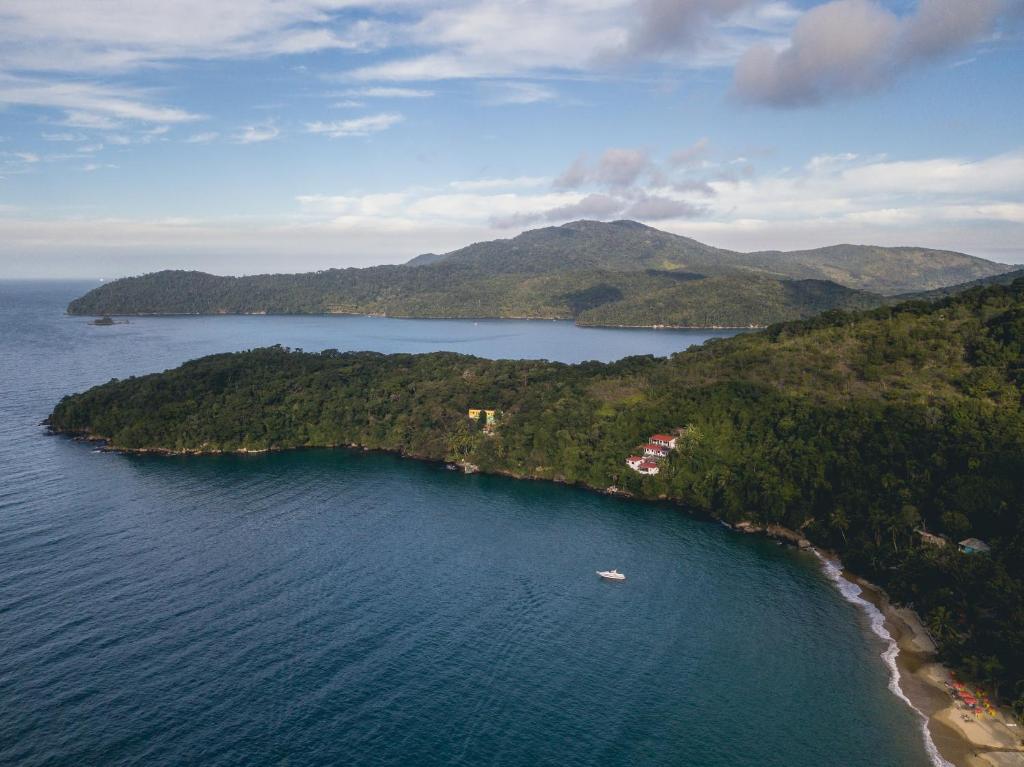 an island in the middle of a body of water at Pousada Toca do Mar in Praia de Palmas