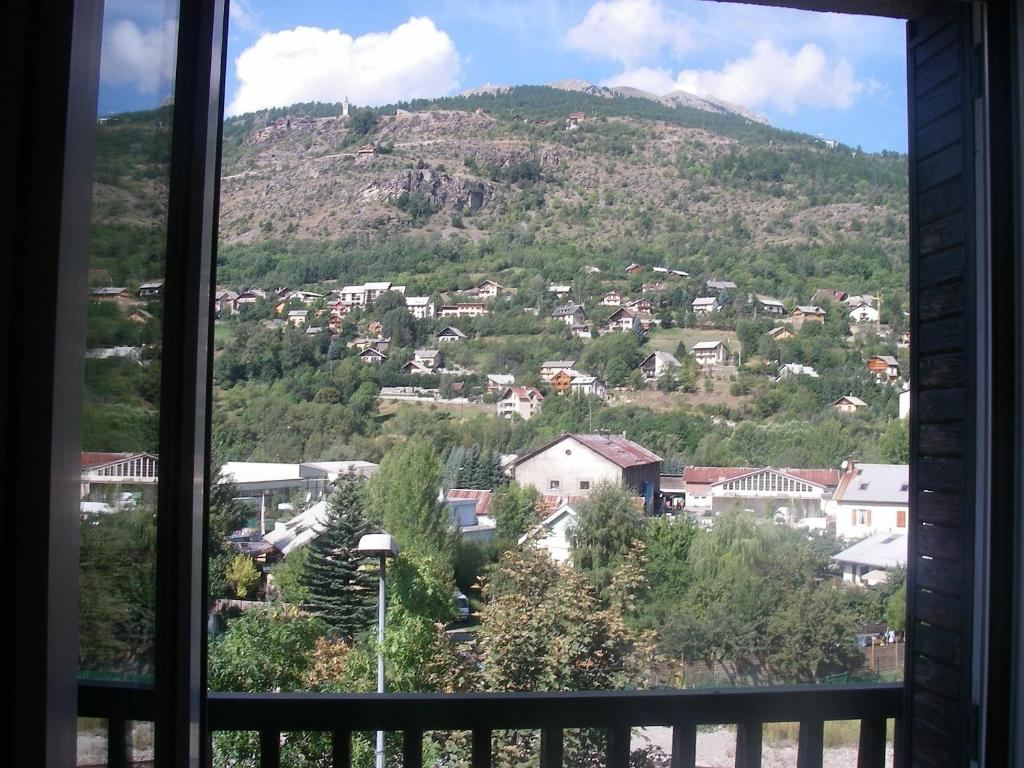 Nespecifikovaný výhled na hory nebo výhled na hory při pohledu z hotelu