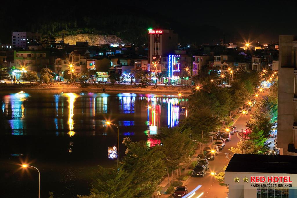 Cảnh Quy Nhơn hoặc tầm nhìn thành phố từ khách sạn